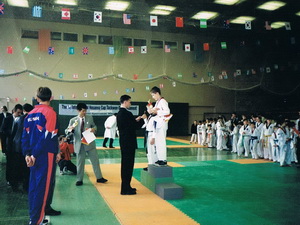 Первое место Дзубана Евгения на международном турнире по тхэквондо с участием корейских мастеров.