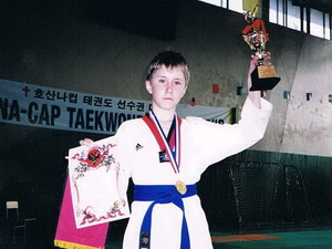 Дзубан Евгений в финале победу одержал над корейским спортсменом.