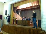 Александр Цятковский выступает перед президиумом и гостями конференции